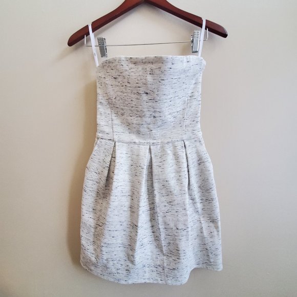 Aritzia Wilfred Harmonie Pleated Strapless Structured Mini Dress Size 6 - Picture 2 of 12